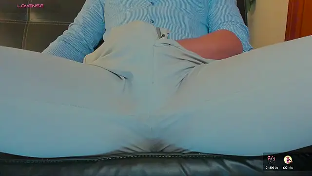 Snapshot of MrLonely02 chatting on December 9, 9:26 pm MrLonely02 online show from December 9, 9:26 pm