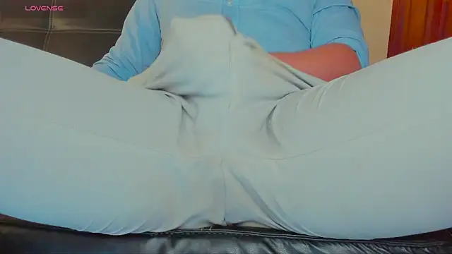 Snapshot of MrLonely02 chatting on December 13, 3:49 am MrLonely02 online show from December 13, 3:49 am