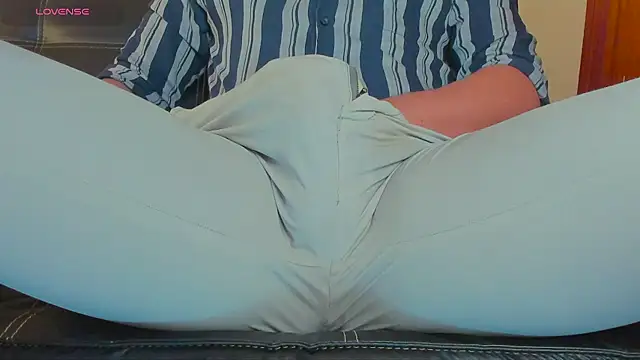 Snapshot of MrLonely02 chatting on December 14, 9:45 pm MrLonely02 online show from December 14, 9:45 pm