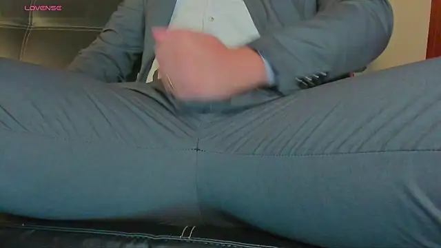 Snapshot of MrLonely02 chatting on December 17, 11:38 pm MrLonely02 online show from December 17, 11:38 pm