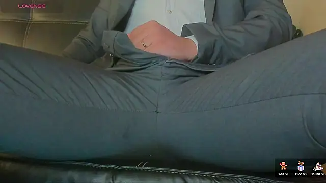 Snapshot of MrLonely02 chatting on December 24, 11:00 pm MrLonely02 online show from December 24, 11:00 pm