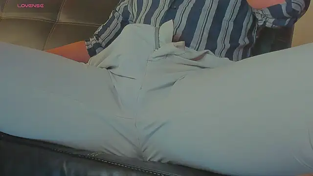 Snapshot of MrLonely02 chatting on January 4, 2:14 am MrLonely02 online show from January 4, 2:14 am