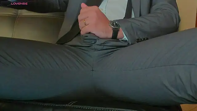 Snapshot of MrLonely02 chatting on January 12, 10:33 pm MrLonely02 online show from January 12, 10:33 pm