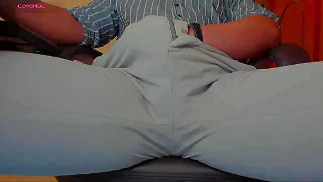 Snapshot of MrLonely02 chatting on January 25, 11:22 pm MrLonely02 online show from January 25, 11:22 pm