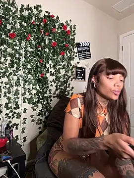 butterflybootyy online show from November 3, 5:09 am