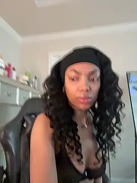 butterflybootyy online show from April 1, 12:39 pm