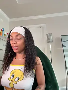 butterflybootyy online show from April 22, 12:39 pm