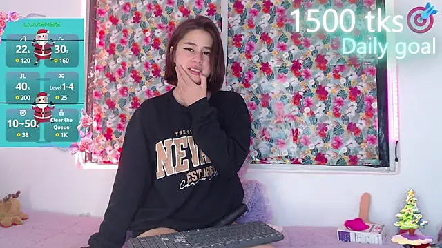 Snapshot of -Gwen- chatting on December 17, 4:01 am -Gwen- online show from December 17, 4:01 am