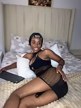 Snapshot of BhadBhad_Kitty chatting on March 17, 7:35 am BhadBhad Kitty online show from March 17, 7:35 am