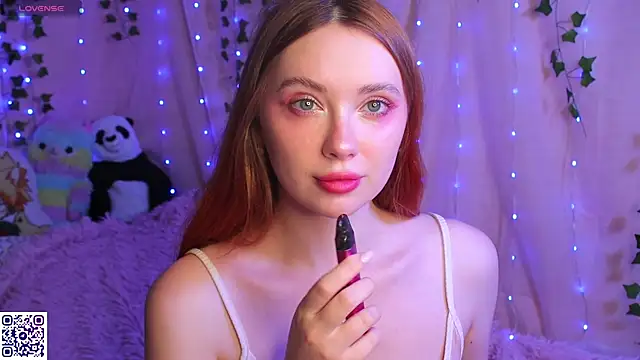 Snapshot of YourSkyAni chatting on October 11, 12:15 pm YourSkyAni online show from October 11, 12:15 pm