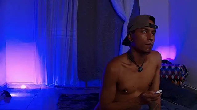 Snapshot of Mowgli_FFun chatting on May 26, 3:02 am Mowgli FFun online show from May 26, 3:02 am