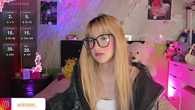 ariana rosse   online show from October 30, 9:44 am