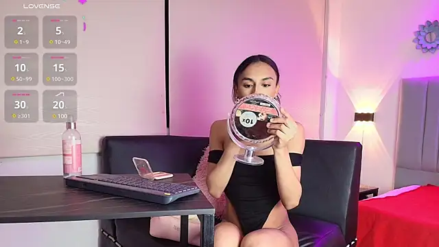 Snapshot of Chloe_Cherry21 chatting on January 28, 2:32 am Chloe Cherry21 online show from January 28, 2:32 am