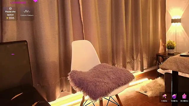 Snapshot of Chloe_Cherry21 chatting on March 7, 6:02 am Chloe Cherry21 online show from March 7, 6:02 am