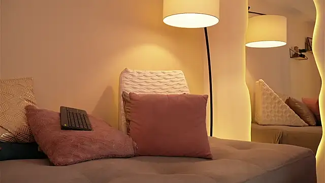 Snapshot of Chloe_Cherry21 chatting on December 23, 3:48 am Chloe Cherry21 online show from December 23, 3:48 am