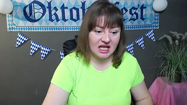 Snapshot of ZannaDreil chatting on October 9, 6:06 pm ZannaDreil online show from October 9, 6:06 pm