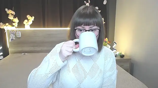 ZannaDreil online show from April 5, 6:16 pm