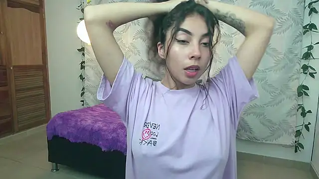 Snapshot of Mya_paris chatting on December 13, 3:49 am Mya paris online show from December 13, 3:49 am