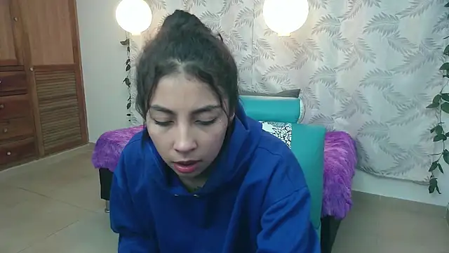 Snapshot of Mya_paris chatting on December 15, 3:02 am Mya paris online show from December 15, 3:02 am