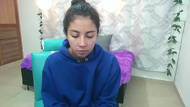 Snapshot of Mya_paris chatting on December 28, 5:02 am Mya paris online show from December 28, 5:02 am