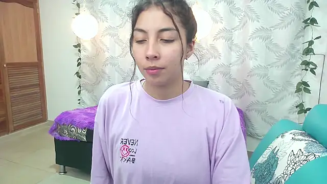 Snapshot of Mya_paris chatting on December 31, 1:57 am Mya paris online show from December 31, 1:57 am