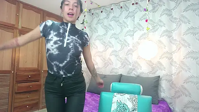 Snapshot of Mya_paris chatting on January 24, 1:24 am Mya paris online show from January 24, 1:24 am