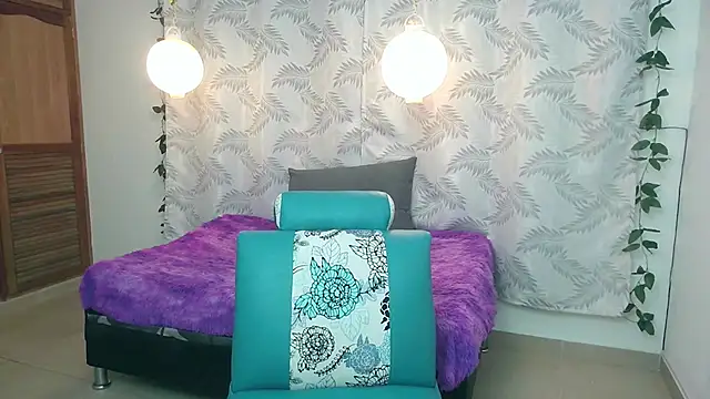 Snapshot of Mya_paris chatting on January 25, 5:07 am Mya paris online show from January 25, 5:07 am