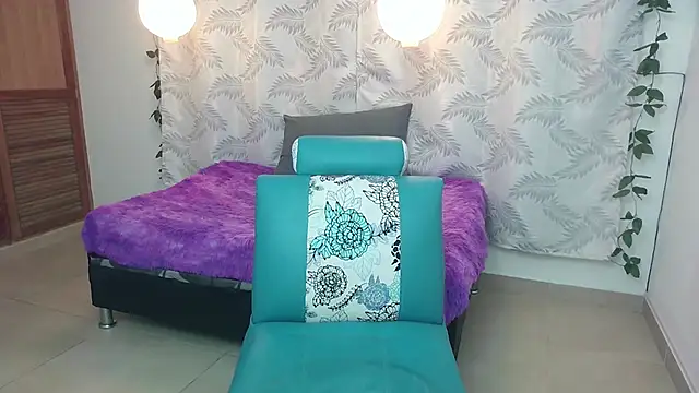 Snapshot of Mya_paris chatting on January 25, 8:10 am Mya paris online show from January 25, 8:10 am