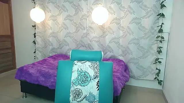 Snapshot of Mya_paris chatting on January 28, 5:22 am Mya paris online show from January 28, 5:22 am