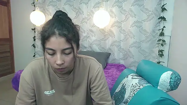 Snapshot of Mya_paris chatting on January 30, 1:33 am Mya paris online show from January 30, 1:33 am