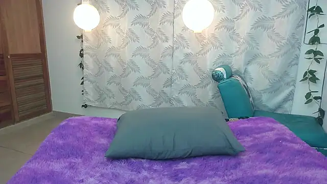 Snapshot of Mya_paris chatting on February 5, 1:58 am Mya paris online show from February 5, 1:58 am