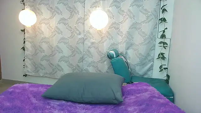 Snapshot of Mya_paris chatting on February 5, 4:59 am Mya paris online show from February 5, 4:59 am