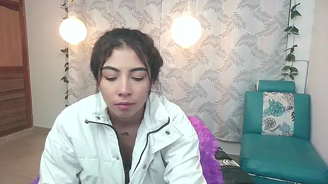 Snapshot of Mya_paris chatting on February 6, 7:24 am Mya paris online show from February 6, 7:24 am