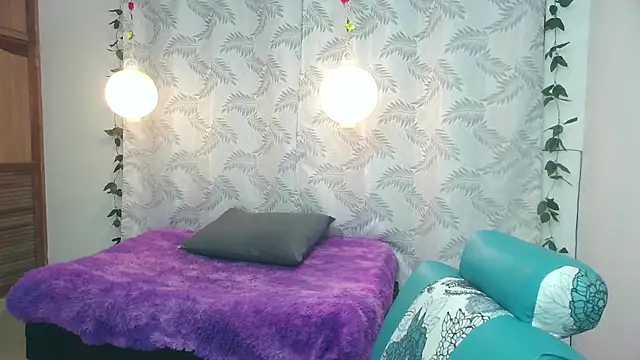 Snapshot of Mya_paris chatting on February 8, 5:51 am Mya paris online show from February 8, 5:51 am