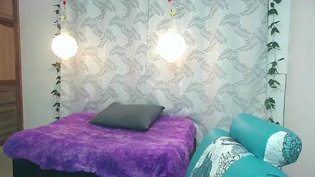 Snapshot of Mya_paris chatting on February 8, 8:52 am Mya paris online show from February 8, 8:52 am