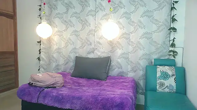 Snapshot of Mya_paris chatting on February 9, 3:00 am Mya paris online show from February 9, 3:00 am