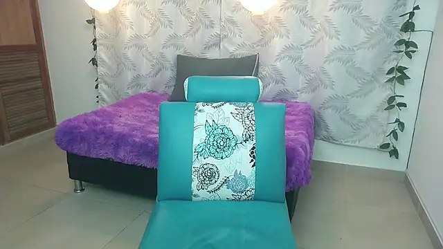 Snapshot of Mya_paris chatting on February 9, 9:05 am Mya paris online show from February 9, 9:05 am