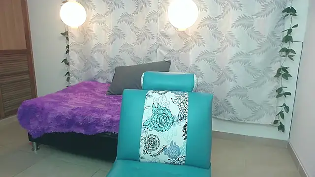 Snapshot of Mya_paris chatting on February 12, 4:23 am Mya paris online show from February 12, 4:23 am