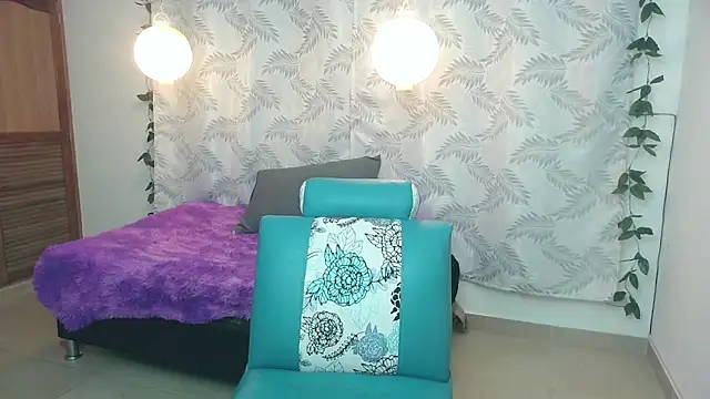 Snapshot of Mya_paris chatting on February 12, 7:23 am Mya paris online show from February 12, 7:23 am