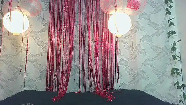 Snapshot of Mya_paris chatting on February 15, 5:41 am Mya paris online show from February 15, 5:41 am