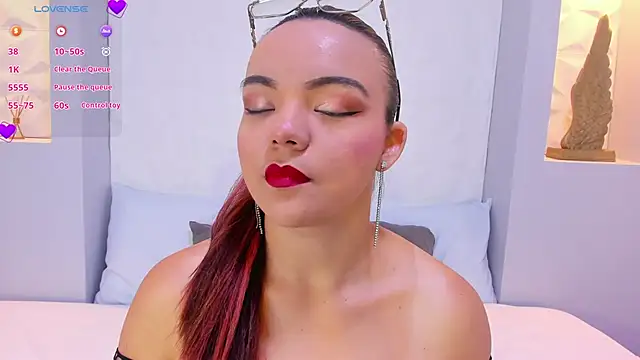 Snapshot of EmilyRouss_ chatting on February 28, 7:14 pm EmilyRouss online show from February 28, 7:14 pm