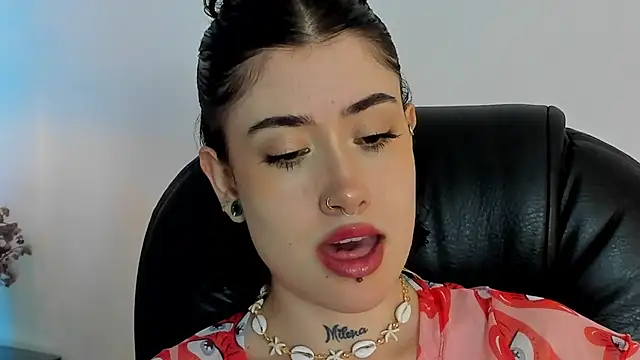 melody suarez online show from December 29, 1:34 am