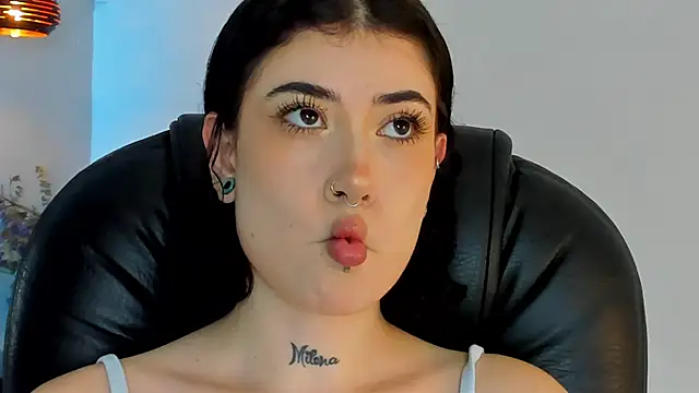 melody suarez online show from January 5, 8:21 pm