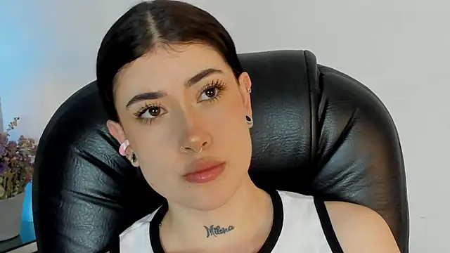 melody suarez online show from January 10, 7:32 pm