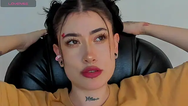 melody suarez online show from January 14, 10:12 pm