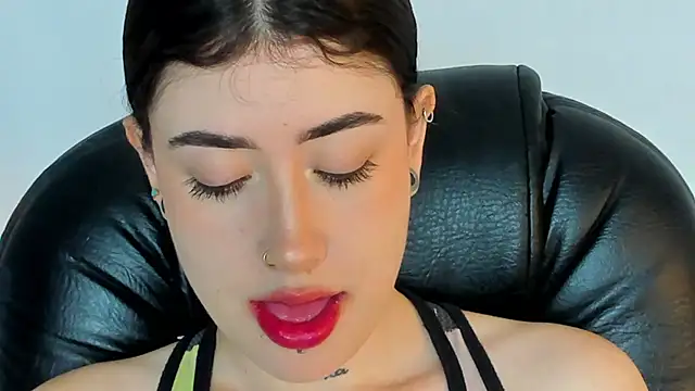 melody suarez online show from January 26, 7:52 pm