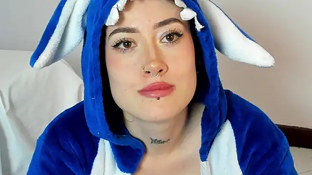 melody suarez online show from January 31, 10:42 pm