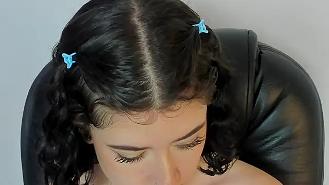 melody suarez online show from February 7, 1:36 am