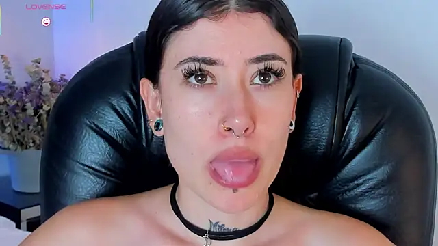 melody suarez online show from March 2, 10:16 pm