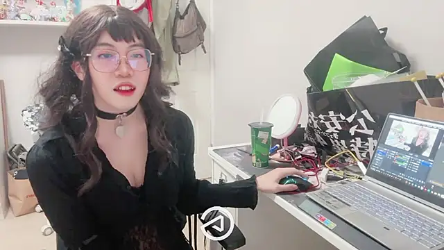 Snapshot of yahanr chatting on October 2, 4:47 pm yahanr online show from October 2, 4:47 pm